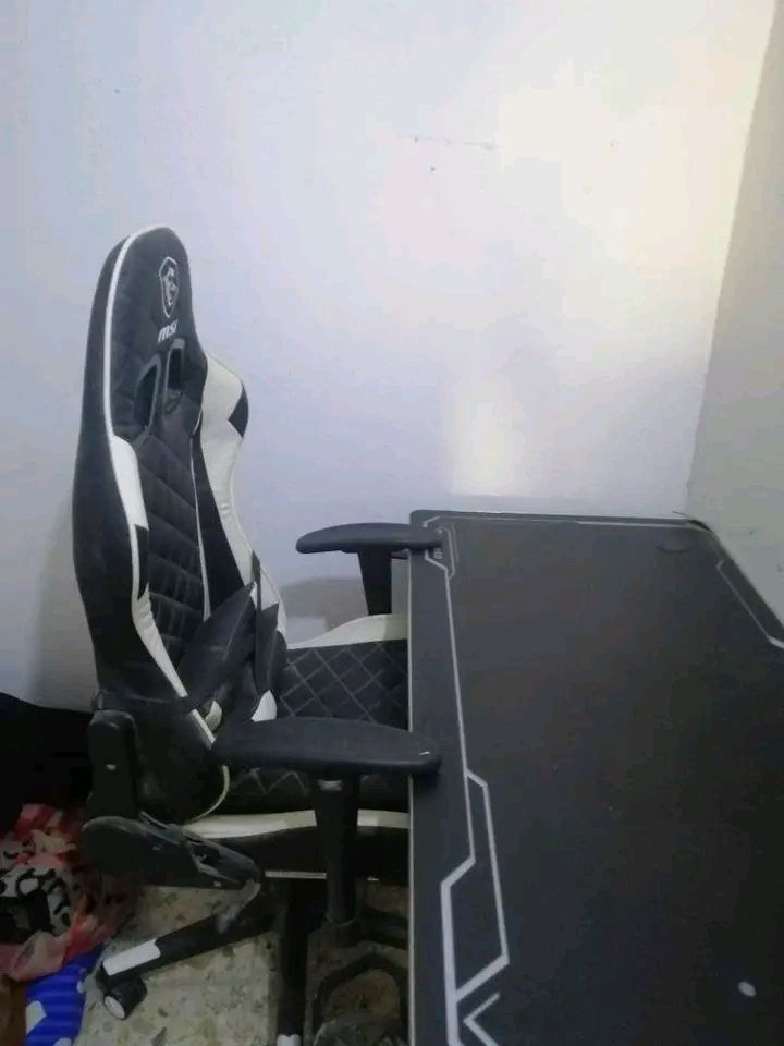 السلام عليكم اخوان عندي ميز وكرسي مال حاسبه الله شاهد جدد ومامستخدمات قيم وأخذ باليرضي الله واني وياك مانختلف ***********
