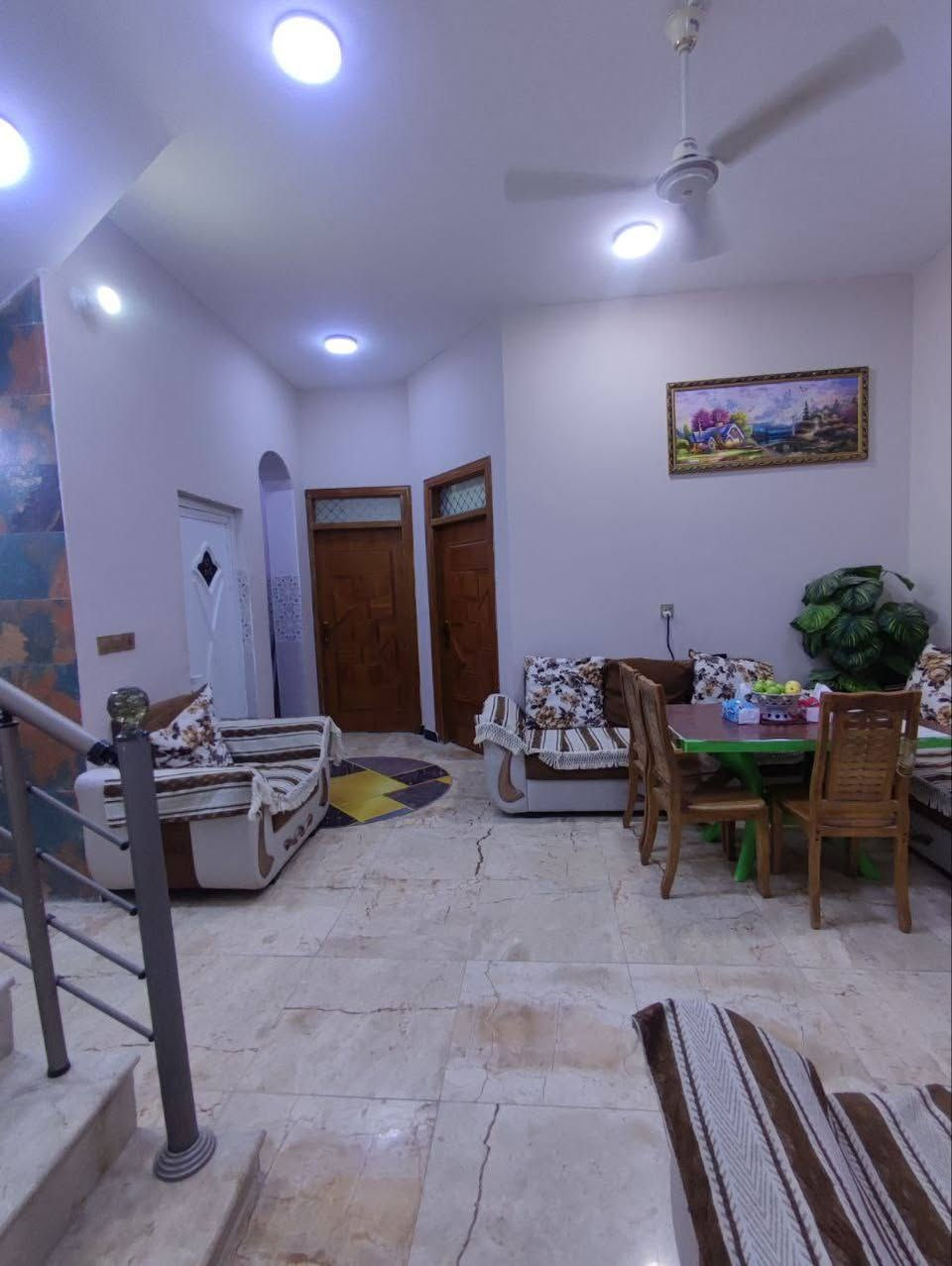 بيت 150 متر طابقين الاسكان الصناعي النزله الأولى
الطابق الأول طارمه استقبال وصاله وغرفتين نوم ومطبخ وصحيات داخليه وخارجيه ومنور
الطابق الثاني يتكون من 4 غرف نوم وصاله وصحيات.
السعر والتفاصيل اتصل ***********
