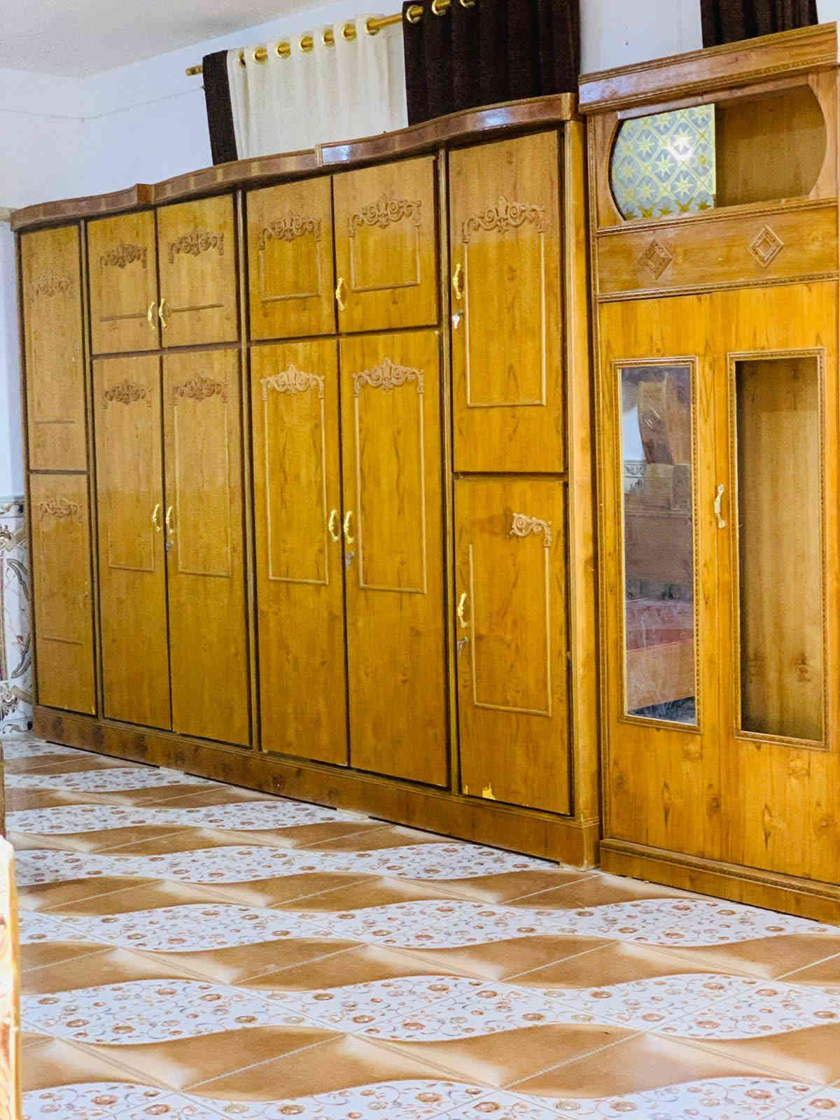 سلام عليكم قرفه نوم هودج استخدم قليل خشب صاج حطاطه ثقيل عنوان الرمانه البعبيد سعرها 850 وبي مجال ***********
