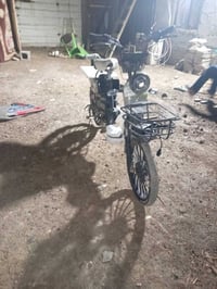 دراجة كهربا • نضيفه • تحتاج بطاريات