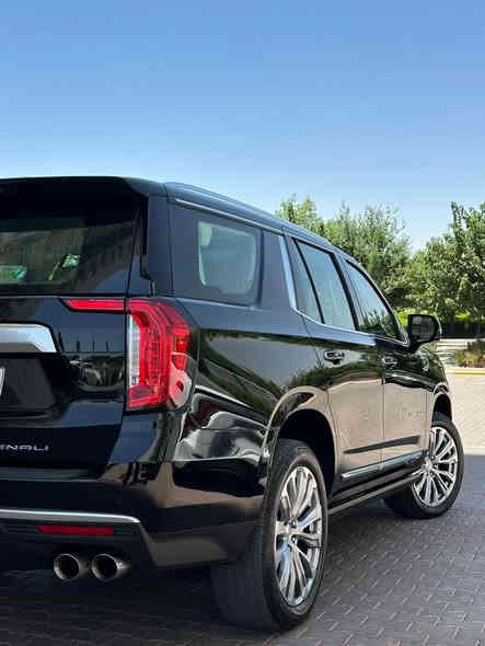 GMC Denali 2023 - جي ام سي دينالي 
فخامة أمريكية بحالة الوكاله.

🔹 استلام شركة – ZERO استخدام فعلي
🔹 الممشى: 25,000 كم فقط لا غير
🔹 وضع الشركة / مارك 1
🔹 رقم شمالي

المواصفات والإضافات 👇

المحرك والأداء:
▪️ محرك 6200 سي سي (6.2L V8)
▪️ قوة 420 حصان
▪️ ناقل حركة أوتوماتيك
▪️ أداء قوي وسلس على الطريق
▪️ ثبات عالي بالسرعات

الراحة والفخامة:
▪️ مقاعد جلد Denali أصلية
▪️ مقاعد كهرباء مع ذاكرة
▪️ تبريد وتسخين مقاعد
▪️ تكييف ثنائي المناطق (Dual Zone)
▪️ فتحات تكييف خلفية
▪️ عزل صوت ممتاز داخل المقصورة

التكنولوجيا:
▪️ شاشة وسطية كبيرة
▪️ شاشة عدادات رقمية
▪️ Apple CarPlay & Android Auto
▪️ بلوتوث – USB – أوامر صوتية
▪️ نظام صوتي فاخر Denali

الأمان والمساعدة:
▪️ رادار
▪️ تحذير تصادم
▪️ تنبيه خروج عن المسار
▪️ نظام الثبات الإلكتروني
▪️ حساسات أمامية وخلفية
▪️ كاميرات محيطية

التصميم الخارجي:
▪️ ويل Denali أصلية
▪️ إضاءة LED أمامية وخلفية
▪️ مرايا كهرباء مع إشارات مع تحذير النقطه العمياء.
▪️ شكل مهيب وحضور قوي

🚘 السيارة نظيفة جداً
📸 الصور تحچي
🔍 الفحص يثبت كل شي.  
السعر 77,500$ - كفاله عامه من الخدش والطلاء   
العنوان السليمانيه.        
تواصل ويانه، وتدلّل 🤝.                      
***********
