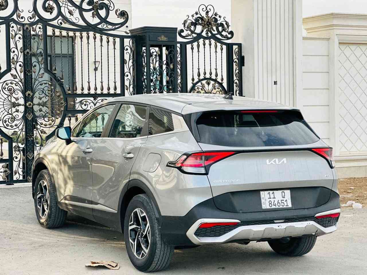 كيا سبورتج 2023 السعر 168 ورقه قفل 
وارد امريكي بانزين حادث جاملغ وبنيد فقط يعني قطعتين صبغ بدون دواخل ماشيه ٣٣ الف سياره جدا نضيفه رقم بغداد تحويل مباشر مكاني بغداد العامريه 
***********
