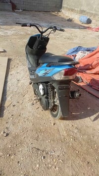 ماكس عدلة طالعة من رمبة اني محربة وصل معرض موجود مكينة مفتوحة مرة وحدة...