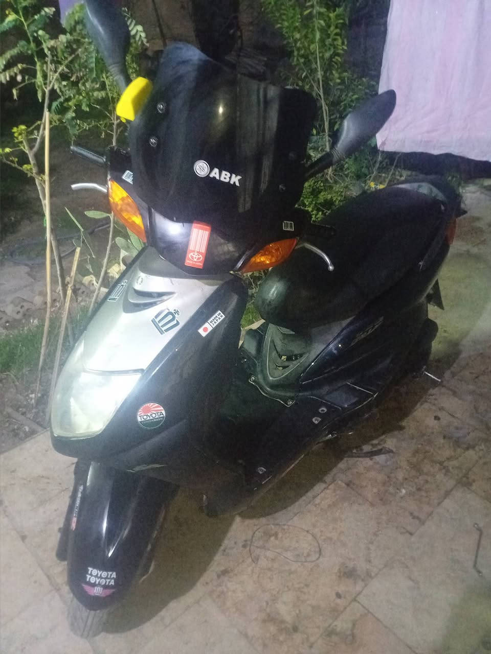 السلام عليكم سكنس نثيه ياباني ١١٠ للبيع السعر ٦٠٠ او بيه مجال الدرجه بيه شاشه + مسجل + ستاند تليفون + يوسبي شحن  الدرجه حلوه او نضيف محرك خير من الله شلعه معدل ماشيه ٤٩  مستعجل علا بيعته


**إذا كنت صاحب هذا الإعلان وتريد حذفه لأي سبب، رجاءا أرسل رسالة إلى الدعم الفني**