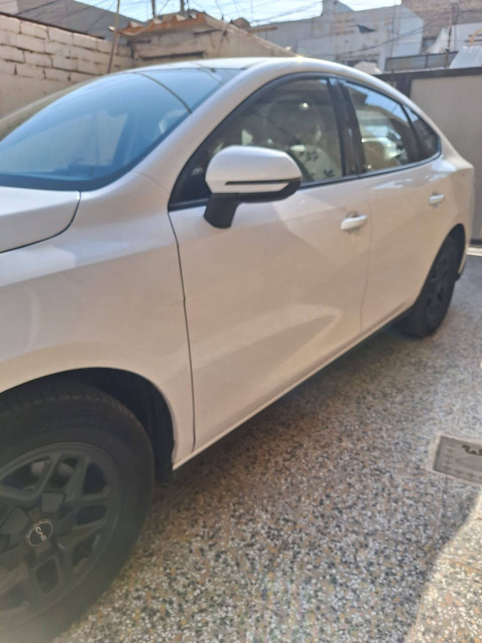 سلام عليكم BYD سيل5 موديل ٢٥ ماشيا ٤٠٠٠ رقم بغداد باسمي سيارة جديدة بيها بنيد مصبوغ وجاملغ ايسر بي بارد شي قليل موضح بلصورة مكاني بغداد السعر ١٧ مليون وبيها مجال ***********  الي يحب يتصل او يتواصل خاص والي ما تعجبة يذكر كلمة يا الله تحياتي
