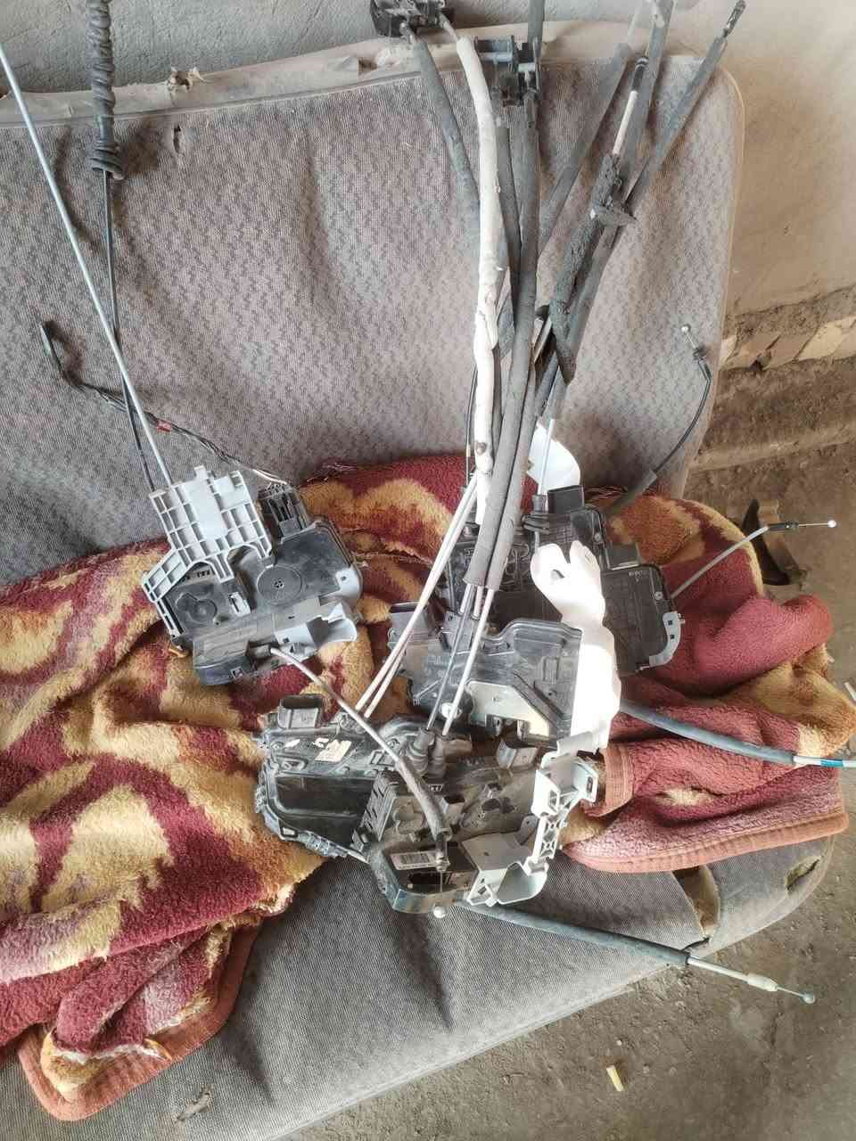 سلام عليكم وجبه جديده اقفاله ابواب ومكاين جام سوناته  من2009 الى2015 اوبتيما من 2008 الى 2015  
قفاله ليفان وجيلي سورنتو سنتافي صول  وبيوايدي قفاله مال جنطه موجوده تصلي جام او المرايه الجانبية الشفط موجوده كل السيارات  يدة باب داخليه ياباني مال بيكم غراض قفاله سبورتج يدات خارجيه كل السيارات موجوده للستفسار اتصل او راسل ***********
***********
