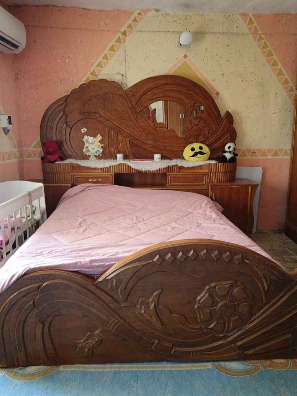 غرفه مستعمله شغلها درجه اولي أي ضرر مابيها غير جامه مال باب الكنتور وتحتاج يدات ابواب سعرها مليون وربع مكانها قريب على شريفه بت الحسن الاستفسار ***********
