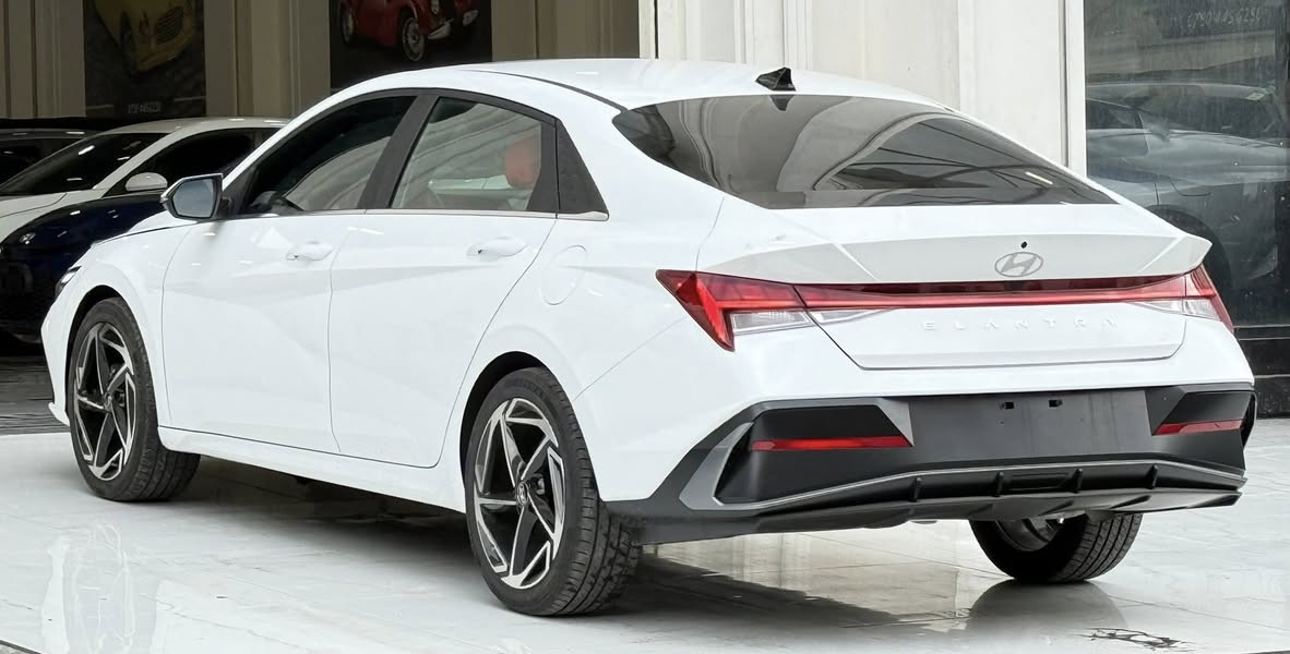 سلام عليكم
هونداي النترا 2025 فول مواصفات 1/1 رقم اربيل بأسم شركة وكالة او تحويل مضمون  وادر كندي كلين تايتل كفاله.

المواصفات : فتحه/بصمه / داخل جلد رياضي دبي/تشغيل عن بعد / رادار امامي / رادار جانبي /  / اوتو هولد / LED امامي / كامره دوارة / نقطه عمياء / قياده ذاتية / توقف ذاتي / رادارات / 3 انظمة قيادة نضام / مانع انزلاق / محرك 2000 دوش/
 ماشيه ١٣ الف فقط

العنوان بغداد الاعطيفيه شارع الدامرچي

للتواصل والاستفسار: ***********
