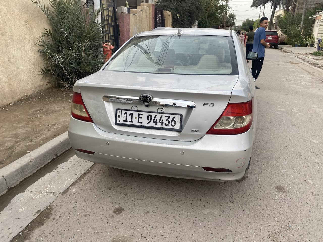 السلام عليكم  سياره بي وأي دي2013) f3 مابيه اي نقص كير ومكينه لانسر اصلي بيه جراد  قليل وبيه بارد موضح بصوره تخم تاير جديد بسمي السياره مشروع وطني سنويه 2030. رقم الهاتف ***********
