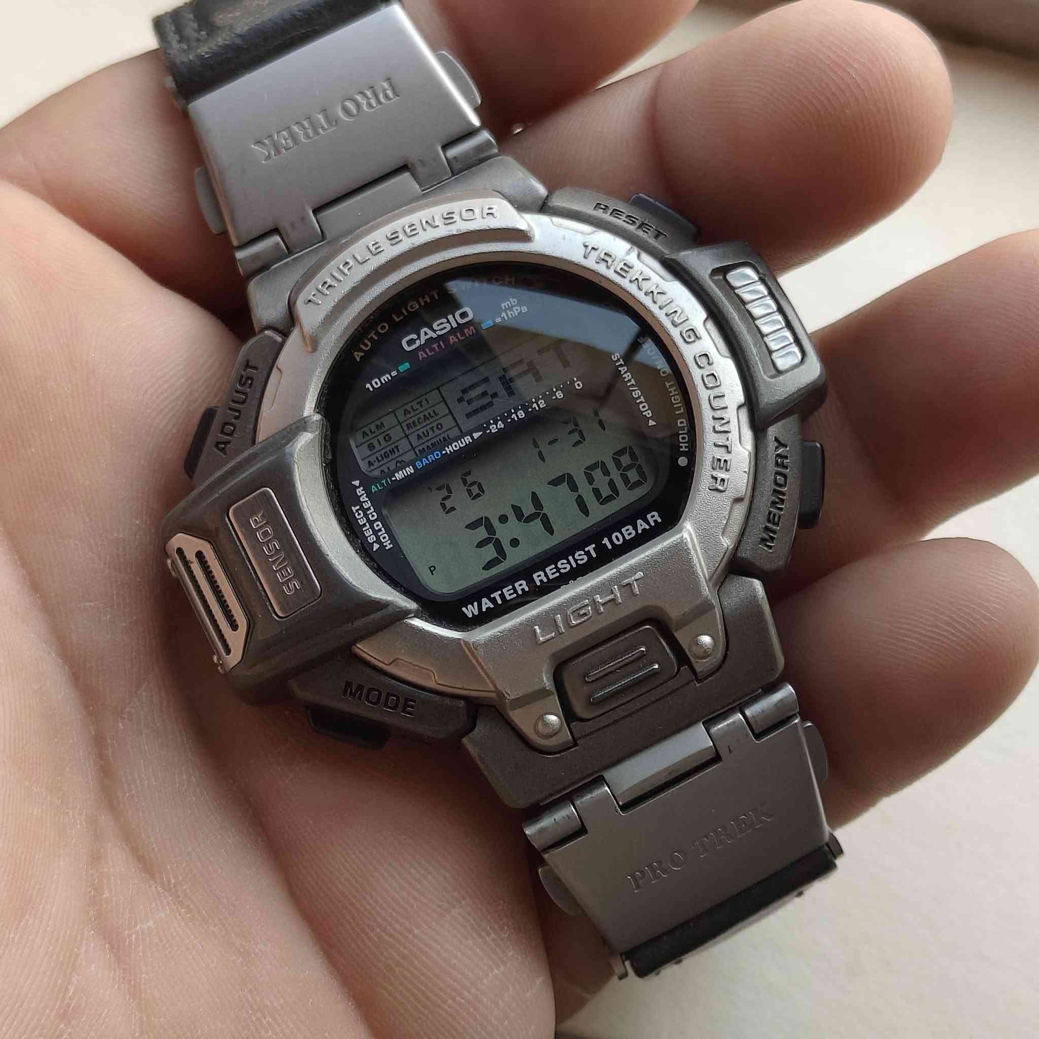 CASIO PRO TREK PRT-600
بلد التصنيع
• Japan Y
• تجميع ياباني عالي الجودة
• ساعة مغامرات من كاسيو
• مخصصة للرحلات والجبال والاستخدام القاسي

تاريخ للإنتاج  1998 إلى 2001
• أساسي بالكامل 

الهيكل والتصميم 
• هيكل ضخم بمقاس53 ملم
•  مقاوم للصدمات
• ظهر ستانلس ستيل
• مقاومة للماء 10 بار 100 متر
• مناسبة للسباحة والاستخدام اليومي

وظائف الوقت
• عرض الوقت الرقمي
• عرض اليوم والتاريخ
• توقيت ستوب ووتش
• مؤقت عد تنازلي
• منبه
• نظام 12 و 24 ساعة

المستشعرات Triple Sensor
• بوصلة رقمية لتحديد الاتجاهات
• مقياس ارتفاع حتى 6000 متر
• بارومتر لقياس الضغط الجوي
• مقياس حرارة
• عرض رسم بياني لتغير الضغط

السعر 175 ألف مع التوصيل 
الإستفسار ***********
