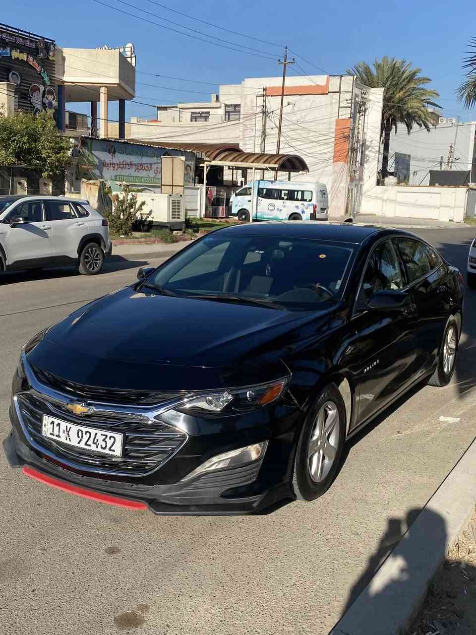 السلام عليكم 

للبيع ماليبو LT موديل 2023 لون أسود  

السيارة مكينه 1500T cc

ماشيه ٤٦ الف ميل مستوردها اني ماشيه بأمريكا ٤١ الف 
يعني مشي العراق ٥ الاف ميل 

مبدللها دهن ٣ مرات كل ٣ الاف كيلو واول ما جبتها وكله اصلي + بانزين محسن يعني انسى شي اسمه دوانز واي مشاكل ثانيه 

مواصفات الLT 

تبريد قطعتين 
كشن كهرباء 
شاشه كار بلي 
مانع تصادم وحساس داتا شو
رادار امامي 
رادار جانبي 
رادار خلفي
نقطه عمياء
تدفئة كشنات
وباقي تفاصيل الLT المعروفة 

السيارة صور حادثها موجوده بالمنشور كاصها دعاميه فقط وبيها قطعتين بأمريكا مرشوشات باب السايق والجاملغ 
بدون اي دواخل + بيها رصعه صارت بالجاملغ ابن حلال طخها وهي واكفه موضحه بالصور  

شاصي مكفول + لغد مكفول + جميع دواخل السياره بلاديه يعني انسى شي اسمه حماوه بالصيف وتبريدها ثلج لان كل غراضها بلادية 
گير كفاله + محرك كفاله 
تراي وين ميعجبك السياره بحاله الوكاله

رقمها بغداد بأسمي تحويل ثاني يوم هزة جديدة وسنويه جديدة 

السعر المطلوب ١٣٧٠٠$ والشراي نوجبه ان شاء الله 

للتواصل ***********

مكان السياره بغداد / السيديه او العرصات

الله يرزق الجميع والي يريد سياره بسعر ارخص ان شاء الله يلكه الي تعجبة
