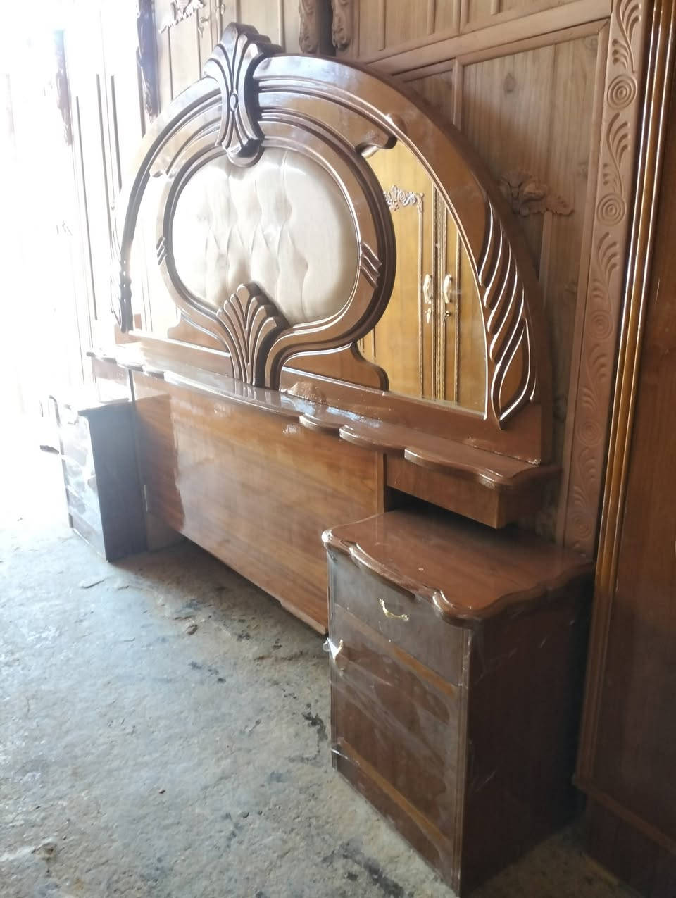 غرفه مستخدمه للبيع نضيفه صاج عراقي
ها ستفسار خاص او عل رقم 

***********
