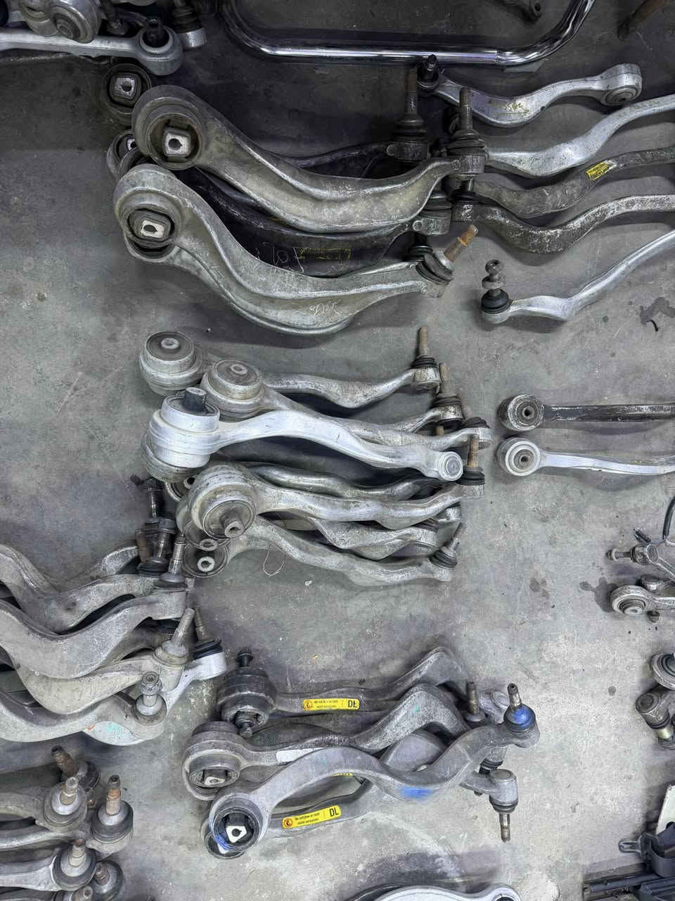 مساء الخير على جميع زبائن ادوات شيخ الجبل
تم وصول وجبه من حداديه الامامي 

ذراع مسنن وزيتي  باخره E65

ذراع E60 

ذراع E90

ذراع F10 وذراع  F01 و 2

البدي قديم ايضا متوفر 

اي قطعه ابداخل المنشور السعر 25000

يوجود توصيل لكافة المحافظات 

للحجز والاستفسار *********** ابو جبل 

متوفر ايضا مشط ستيرن باخره + E60 +E90  صقر

العنوان بغداد مجمع مشن @أبرز المعجبين
