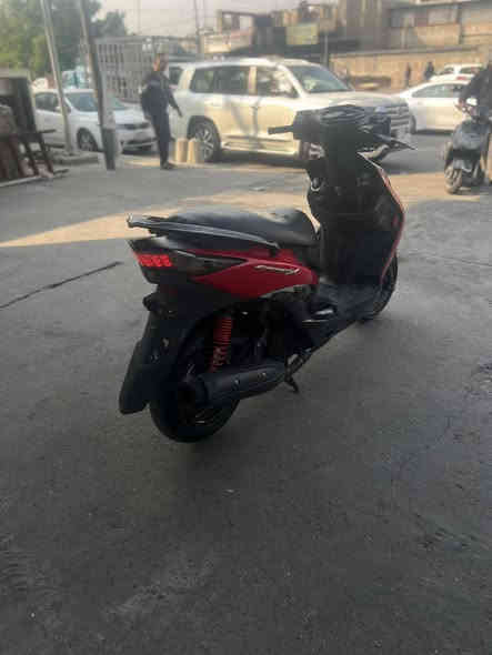 سلام عليكم
سكنس لد ياباني للبيع
الدراجه قبل شهر نازله رمبه
ماشيه 61000
جيب خمسين فيتر وياك وتعال
اكفلك المكينه من الفتح
كهرباءيات كلها شغاله شرط زلغ بالواير ماكو والدراجه خير من الله صافيه مثل الساعه سلف وهندر
الدراجه بيها ملاحضات بسيطه كلش بالكشر الخارجي من تخابرني افهمك عليهن
واليجيني مارجعه
 مكاني (شارع فلسطين قرب النادي التركماني)
السعر المطلوب (مليون و300) وبيها مجال آسف على الأطاله
(الهاتف) ***********
