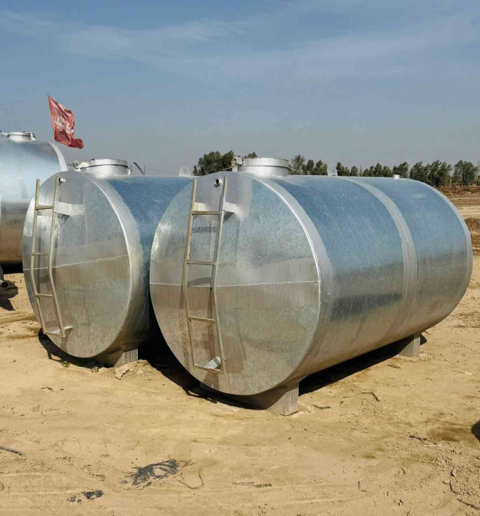 سلام عليكم موجود مقاطير للبيع درجه اولى يوجد حديد ومقلون سعه ٥٠٠٠لتر شغل الشمال دنكير أوربي تاير ٢٢ونص شركه الشمال العراق بسعار مناسبه جدآ جدآ جدآ ويوجد تانكيات١٠تلاف لتر و٥٠٠٠لتر مغلون      ***********
