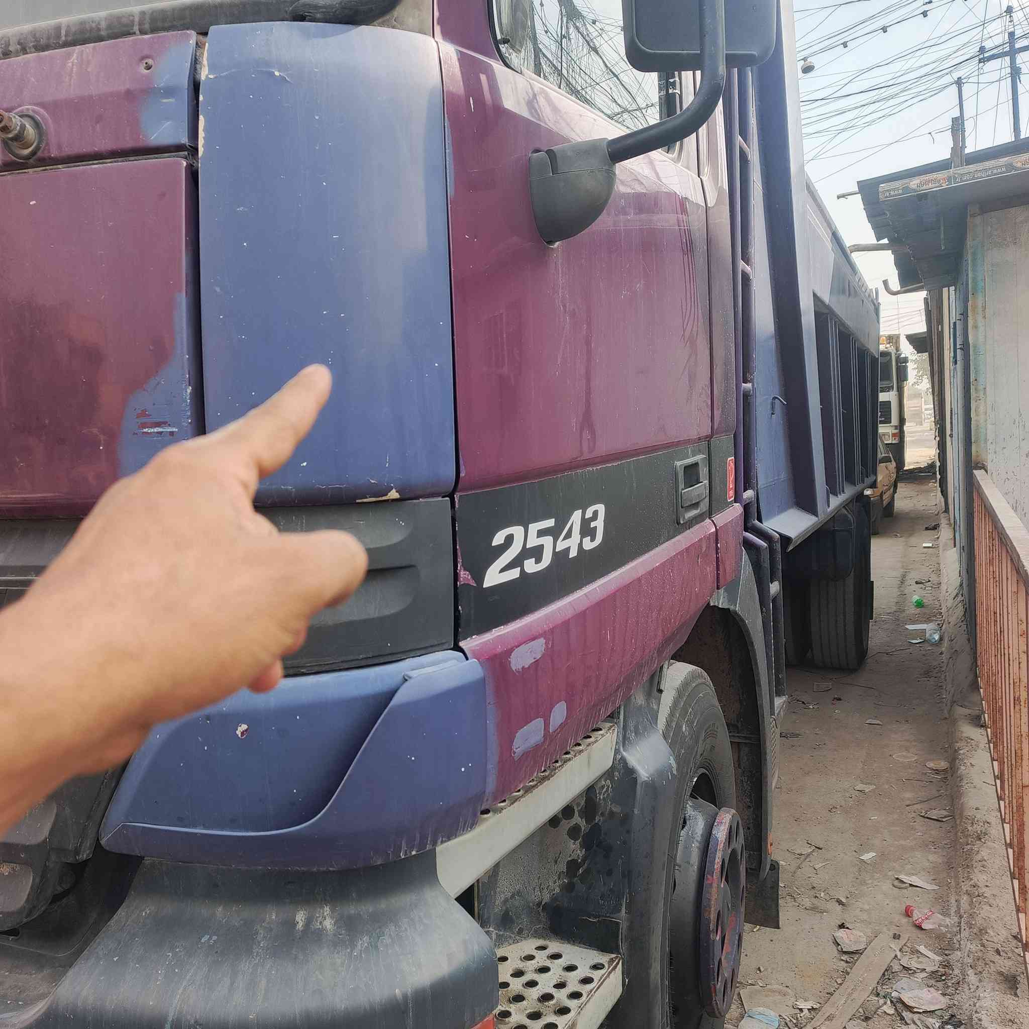 سلام عليكم الغوالي
اكتروز موديل 2000 
رقم سليمانيه بسمي 
السياره خير من الله 
بس الماشر بدون دواخل 
يعني بلاديه السياره
قلاب  مال طابوق 
جوبلس خلفي ورك امامي 
دسك بريك الحمدلله  
هاذ رقمي  ***********
السعر 250 بيه مجال شي بصيط
