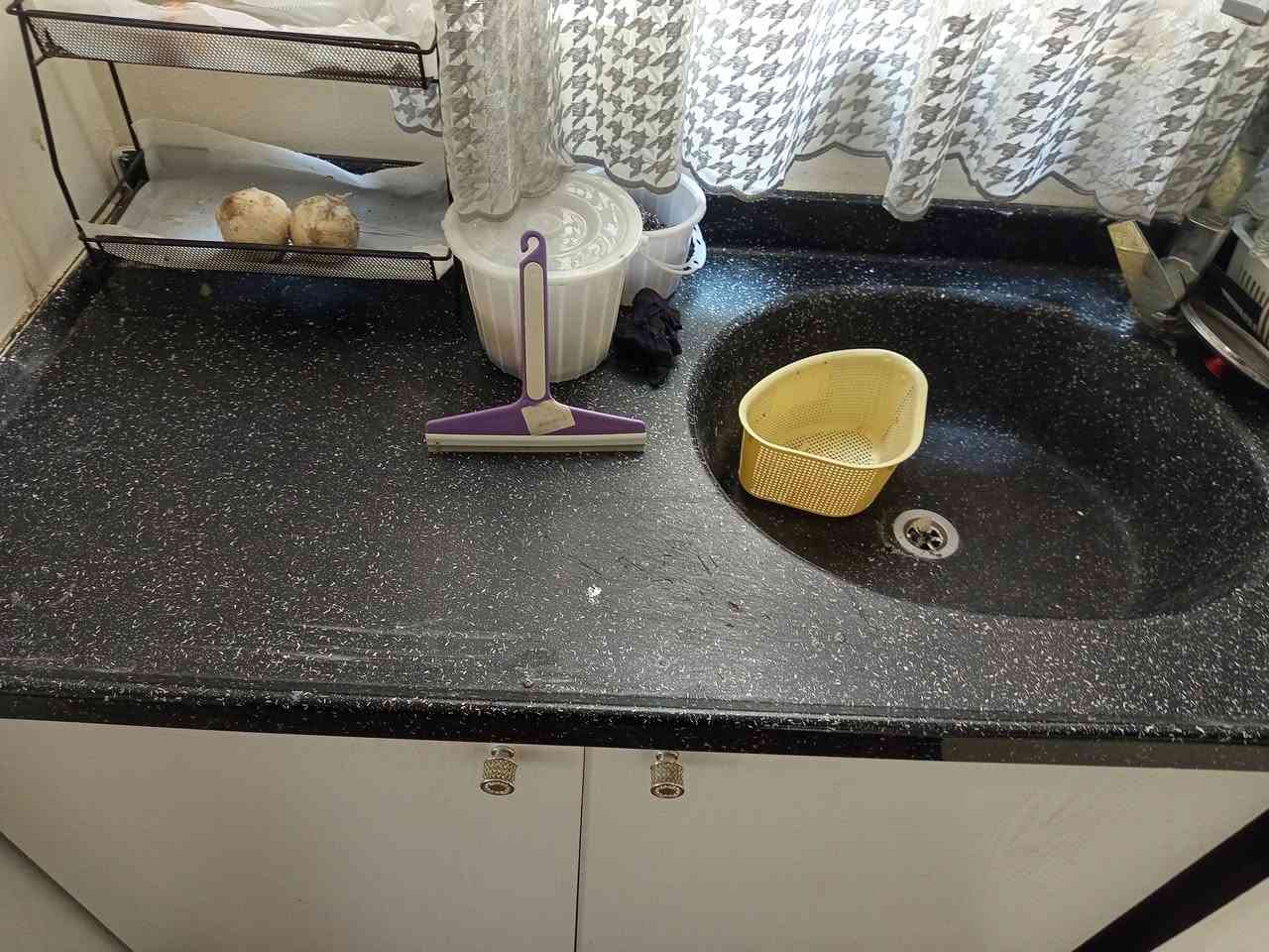 كاونته رى تورکی 6 مه تر له گه ل سی نک و موره شه ح و ته باخ
نرخ : 220 هه زار.        شوین : سلیمانی 
-------
كاونتر تركي 6 متر مع سنك و مرشحة و طباخ 
سعر : 220 الف.            مكان : السليمانية 

***********
