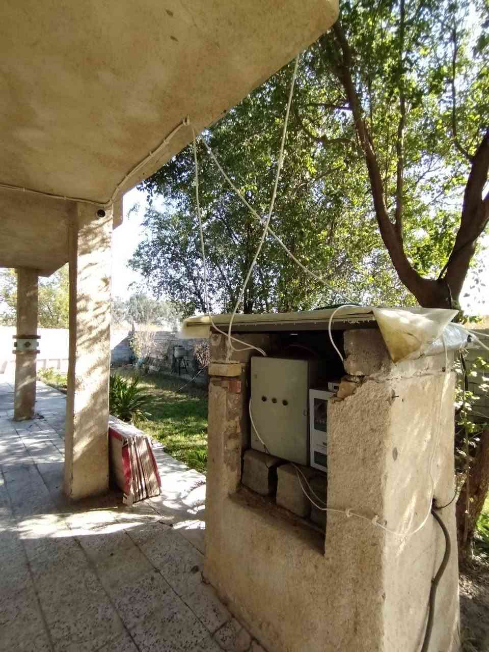 السلام عليكم
 نص دونم 1200 متر سند 25 من ضمنه بيت مساحة 500
 بيت كبير (غرفتين نوم مع مطبخ وصالة واستقبال ومضيف كبير وخدمات داخلية وخارجية) ،( متصل مع البيت ثلاث مشتملات كل مشتمل بي غرفه نوم وصاله ومطبخ وخدمات) ، في منطقة المكاسب شارع حسين الصافي قبل تقاطع الدور

***********
