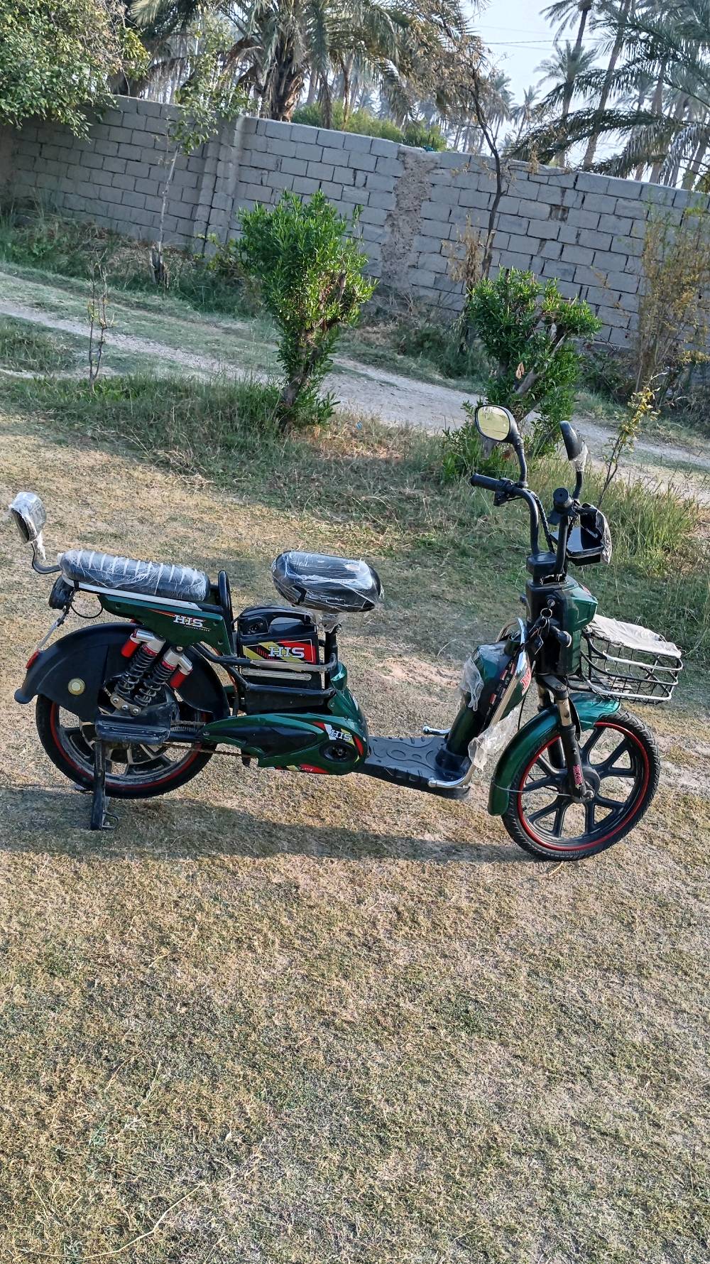 السلام عليكم... 
بايسكل شحن للبيع HIS
المواصفات👇
-بريكات بنز امامي وخلفي
شاشه تحديد عطلات
4سرع
1500W 60V
-عدد بطاريات5
-تاير جوبلس امامي خلفي
ضوء الوان خلفي وامامي ابيض اناره نهاريه
بلوتوث عالي الصوت وبيه الوان تدرج لعدة أشكال مع الصوت
-درع حمايه
-كشن قلاب
-مفتاح تشغيل 2
-بصمه 1
-كارت شاشه2
-مفتاح كشن 2
ملاحضة🔹
يوجد خلل في البطاريات
وفطر بسيط لايضر في الجاملغ
والضوء لايعمل

العنوان:محافظه بابل-المحاويل-قرية الفنديه-قرب مرقد العلويه امحمدان (ع) 