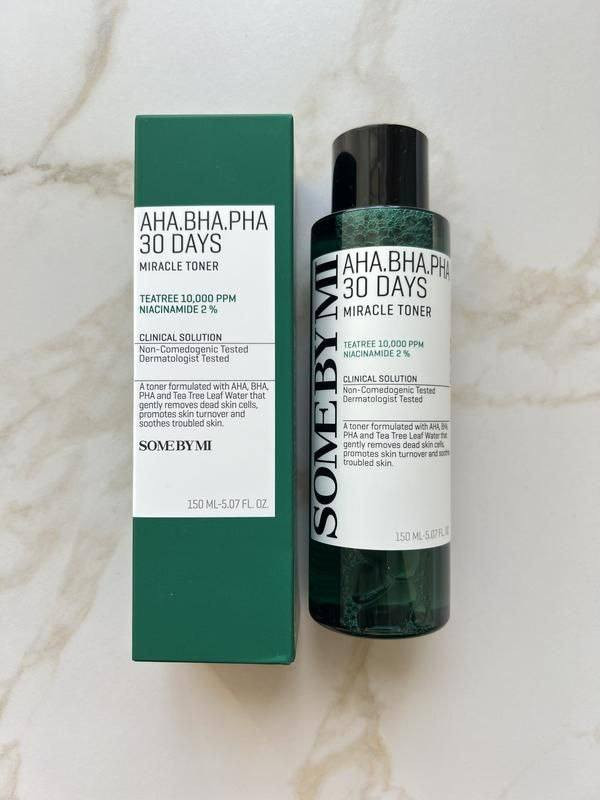 SOME BY MI AHA. BHA. PHA 30DAYS MIRACLE TONER - 150ML 🇰🇷💯
سوم باي مي تونر مقشر بالاحماض للوجه تونر المعجزة بوظيفة مزدوجة لاينظف البشرة من الشوائب فقط بل يعالج مشكلة البشرة الباهتة ايضاً ، 
السعر ١٢ الف


**إذا كنت صاحب هذا الإعلان وتريد حذفه لأي سبب، رجاءا أرسل رسالة إلى الدعم الفني**