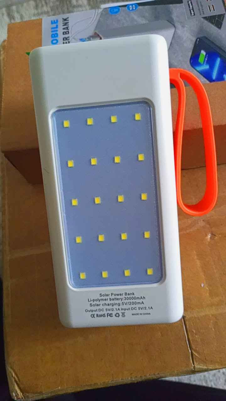 پاوەر بانک و لایت
کوالێتیەکی زۆر باش
4 شوێن USB هەیە و 1 Type-C و 1 گالاکسی
30,000 میلی ئەمپێرە
لایتەکەی شەوقێکی بەرز و 4 مۆدی هەیە
سعری 38 هەزار
*********** حلبجة, السليمانية
