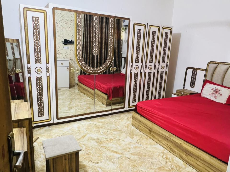 غرفه تركيه للبيع بيهه ضرر بسيط مكاني بغداد سعر 300وبيهه مجال ***********
