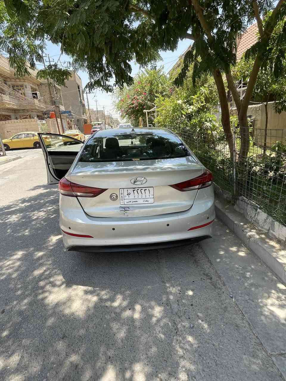 السلام عليكم النترى ١٧ أمريكي حادثها بنيد فقط نفسه معمر وبيها بل عراق بين بابين معجنه وحافه الرقم فقط من قبق الجنطه حداديه سياره جديده منضومه تبريد جديده 
معروضه ( 105) 
مكانها بغداد زعفرانيه 
للتواصل واتساب 
***********   نص فول السياره مواصفتها معروفه
