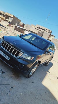 جيب لاريدو امريكي2011 بيعه اربع قطع رقم بغداد للاستفسار هذا رقمي078187...