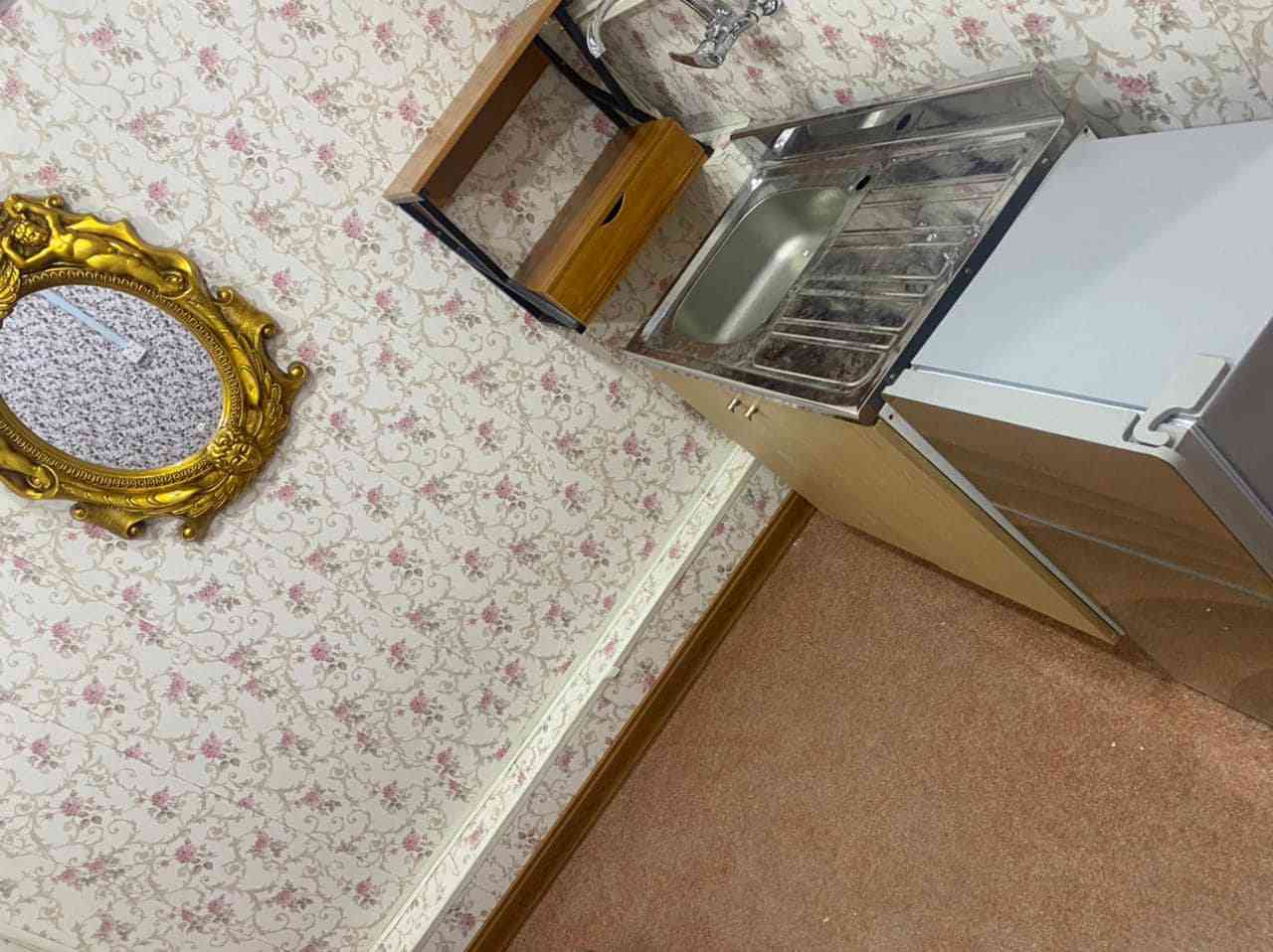 سلام عليكم تتوفر شقة للايجار مؤثثة كرادة داخل للايجار مؤثثة جاهزة غرفة و صالة و خدمات تصلح سكن او مكتب تجاري  او طلاب كرادة داخل مجاور مطعم فيتامين فرع مقهى الرواد اذا تفيدك اتصل اني ابو الملك للاتصال مع المالك مباشر ***********/*********** سيد علي الحسيني
