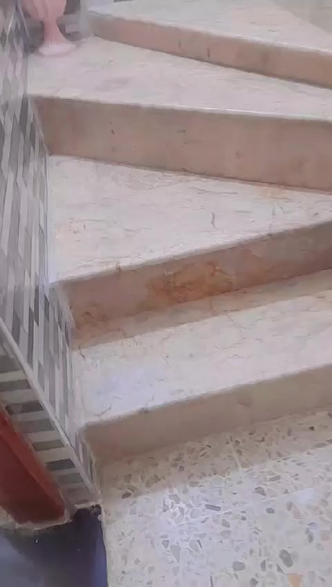 السلام عليكم  للبيع بيت طابقين المساحة ١٣٠ متر ركن طابو زراعي سند بناء حديث فول جاهز .العنوان رئاسة العبيدي مدخل جامع الإمام علي ع خلف السوق الاتصال ***********
