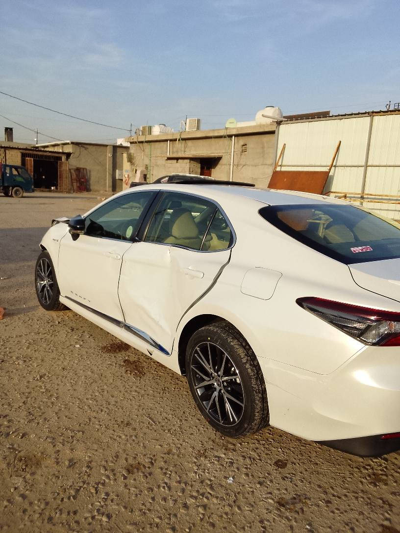 سلام عليكم كامري موديل 2024هايبرد 
خليجي وكالة ياباني فول مواصفات 
رقم بغداد بيها حادث وبيع على وضعهة 
شغالة السياره وتمشي فقد جاملغ وبنيد وباب خلفي 
سابقاً مكفولة ماشية 33 الف *********** بغداد, العراق
