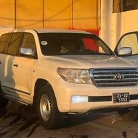 لاندكروزر • ٢٠١١ • ٢٣٥٠٠٠ كم