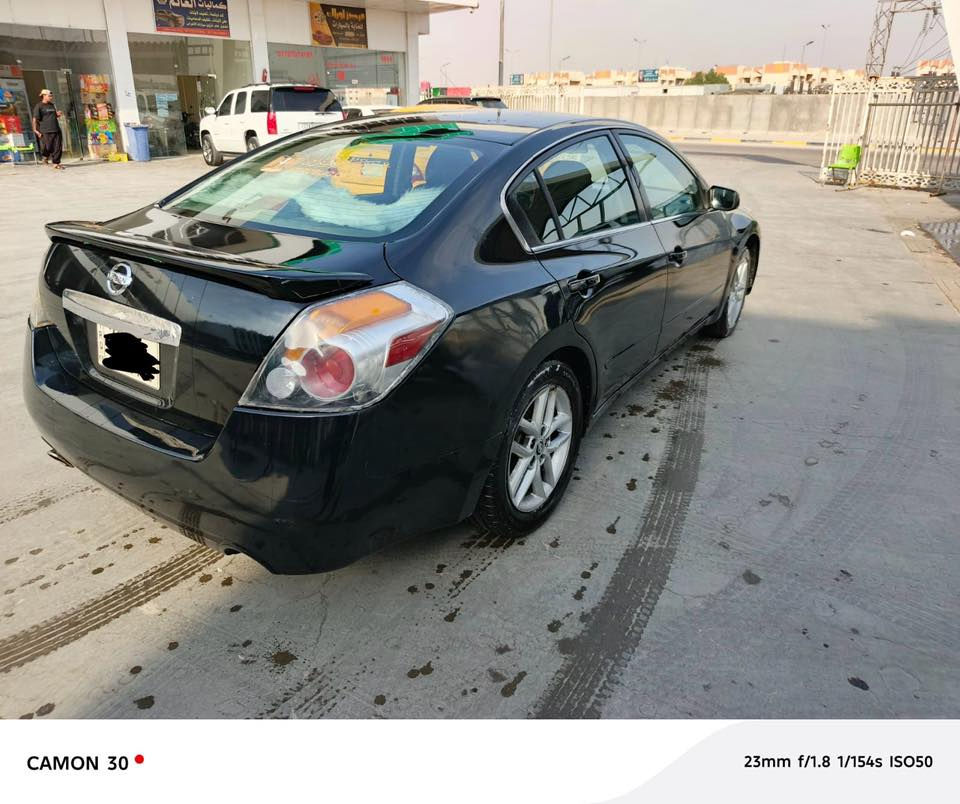 السلام عليكم
نيسان التيما السعر ٥٠اصولي لأكن بدون تحويل سنويه ما منتهية مصبوغه جماليه فقط 
حداديه جديده غرفه جديده تخم تاير تبريد 
الاتصال ***********
