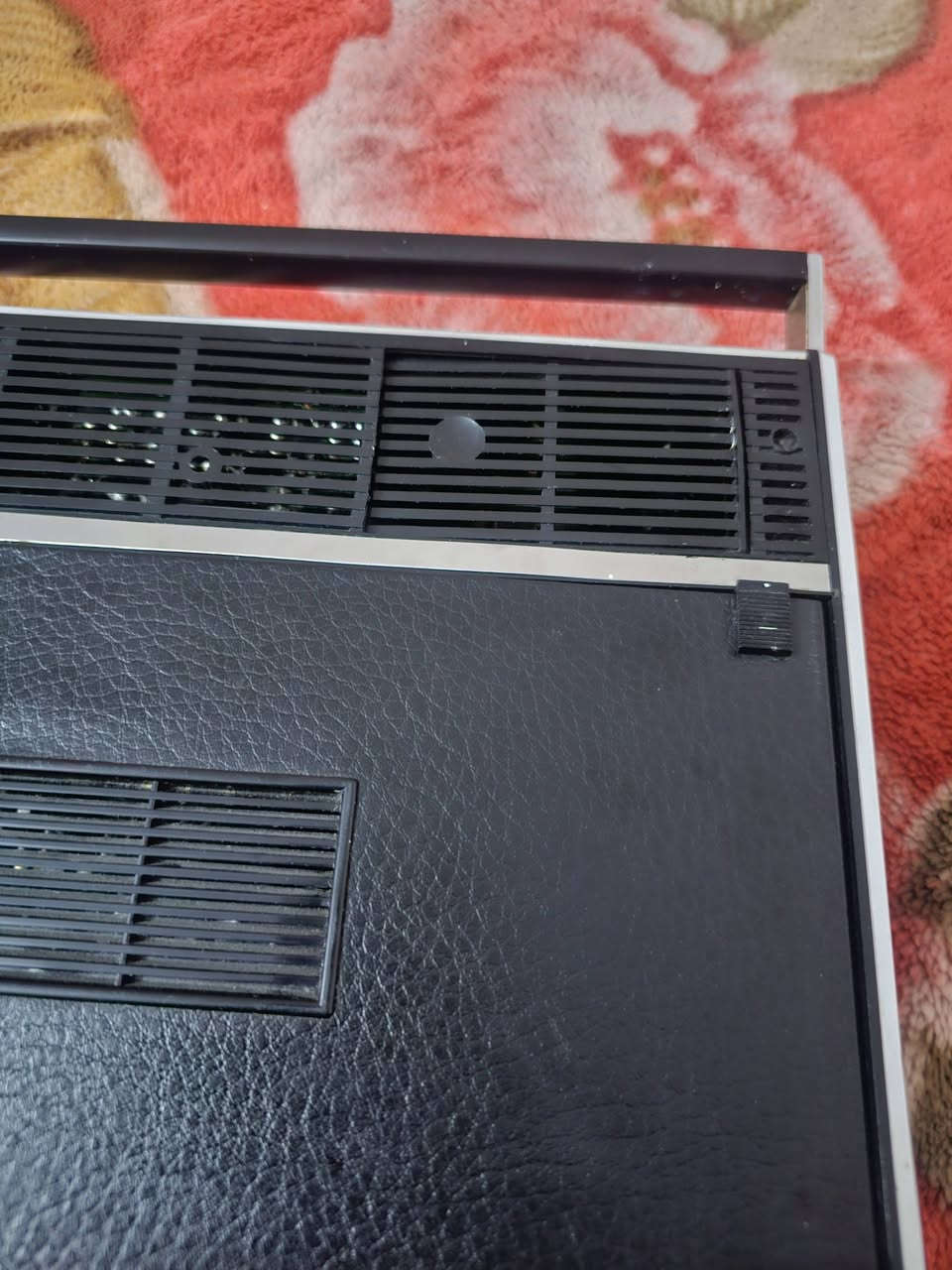 السلام عليكم 
راديو كروندك الماني 5موجات كهرباء وباتري نظيف وشغال صناعة الستينات
صوت عالي وسحب راقي ..
مكاني بغداد الاعظمية ..


**إذا كنت صاحب هذا الإعلان وتريد حذفه لأي سبب، رجاءا أرسل رسالة إلى الدعم الفني**