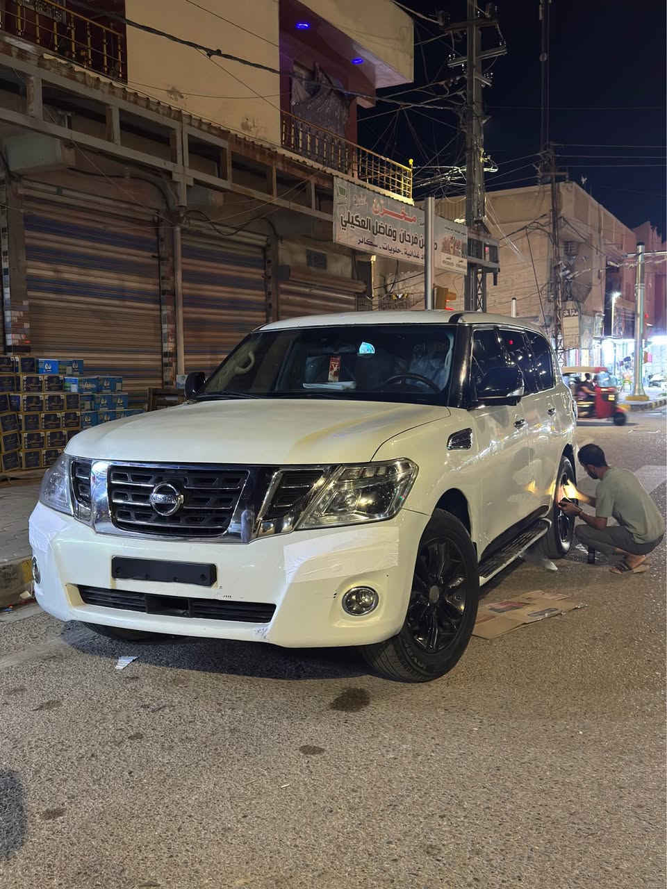 سلام عليكم 
نيسان باترول ( سيف العرب ) فول مواصفات
موديل2010 LE  خليجي بسعر مناسب 
رقم اربيل 
السيارة بيه صبغ حزام بسبب جراد  بدون دواخل اي ايرباك ما طاكة بشرط ١٠٠%
كير و محرك بشرط حدادية و تايرات جديدة   
  تحويل وكالة حاضر.
سياره حيل نظيف من داخل و خارج 
مواصفات /  
فتحه
بصمه 
ثلاجه 
 كامرات 
رادار امامي 
رادار جانبي 
شاشه جبيره 
تشغيل عن بعد 
وضعيات قياده 
صندوق كهرباء 
كشنات كهرباء  
كشن ذاكره 
شاشات خلفيه 
مري شفط 
اضاءه ترحيب 
سماعات نظام  Bose 
حساس امامي + خلفي
 المواصفات فووول كشنات جلد
عنوان السياره الكوت
للاستفسار ***********
السعر ١٥٥ وبي مجال 
سيارة بيها نواقص تنخصم من السعر دهل اوران, واسط
