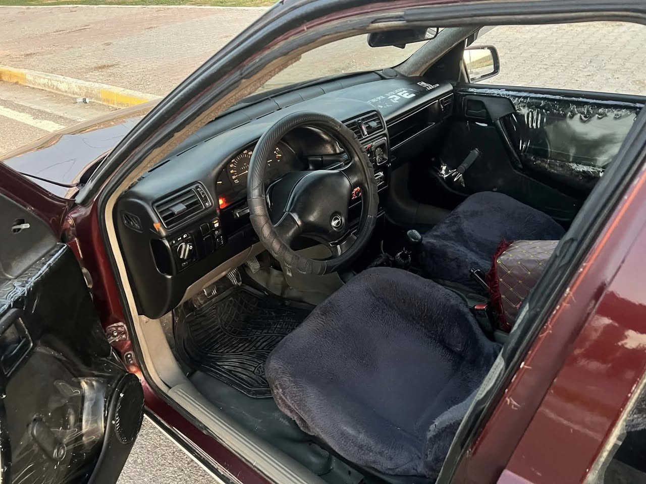 أوبل فيكترا موديل 1991مه كينه 18كيرعادي كير مه كينه شرط. بي دعم و ليدروسنوي تازه 2027كوبون به نزيني له كه له 
موبايل ***********
***********
سعر44
شوين كركوك
