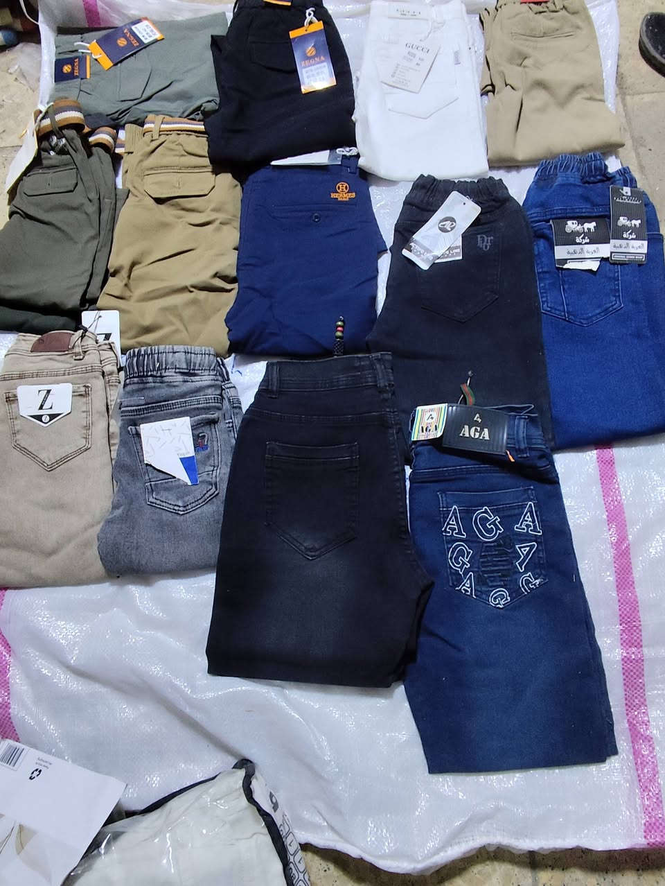 السلام عليكم تصفية مخازن ملابس جديد
ملابس جديد مو شي ان القياس من عمر سنة الى 15سنة سعر الدرزن 24 الف يعني القطعة ب الفين 
ناصرية مركز ***********
