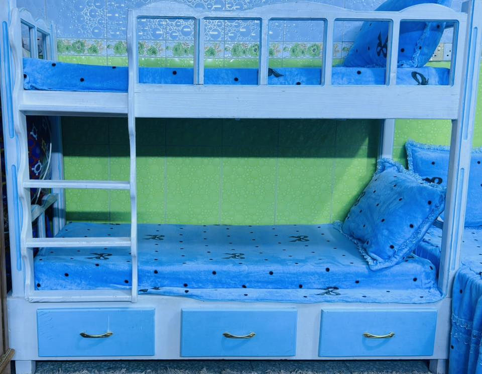 السلام عليكم للبيع سرير طابقين نجاره نضيف جدآ السعر125000للاستفسار***********
