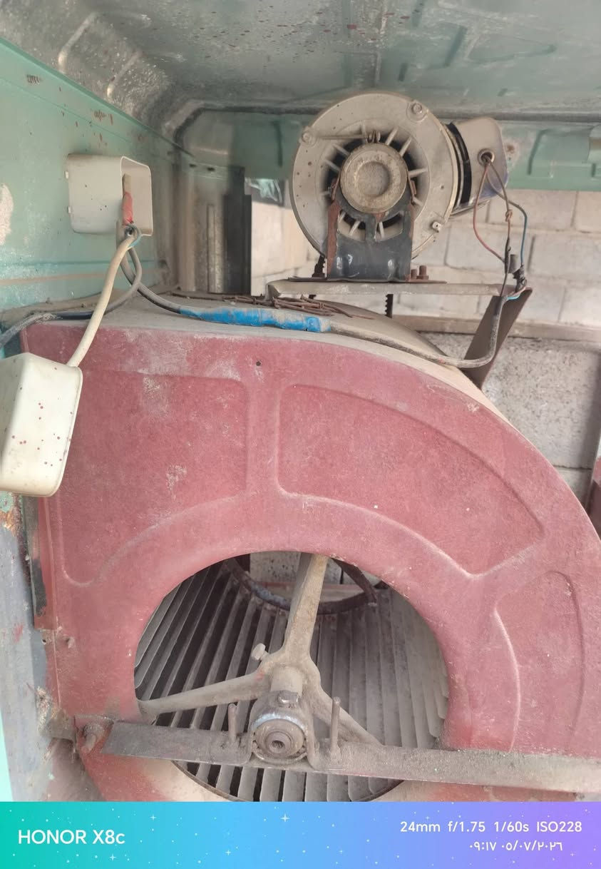 مبرده ياسان الإيراني الحديد الثقيل حجم ثنين ونص ماطور دبل كنديسر جعبها مصبوغ هيه جديده بس متروكه عالفحص
مثل ما موضح بالصور  عنواني الغالبيه ***********
