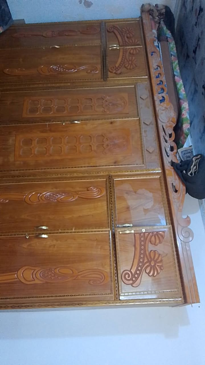 سلام عليكم غرفت نوم مستعمله نضيفه جدا بسعر 650وبيهه مجال بسيط بكاني تاجي سبع البور هذه الرقم بيه واتساب ***********🩵
