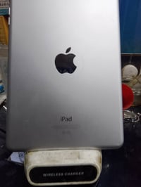 ايباد جيل ٤ • شحن لاسلكي • ذاكرة ٦٤