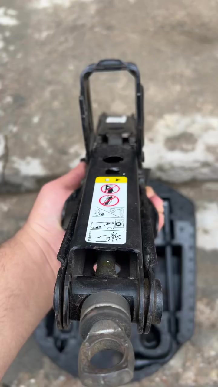 فلينه معا ملحقاته جك و ويل سبانه اصلي بس الجك بي عواج صالح لل استخدام مثل ما موضح بالفيديو 
 جيب شيروكي م20 
ب40 الف مكاني بصرة
للتواصل الخاص مفتوح


**إذا كنت صاحب هذا الإعلان وتريد حذفه لأي سبب، رجاءا أرسل رسالة إلى الدعم الفني**