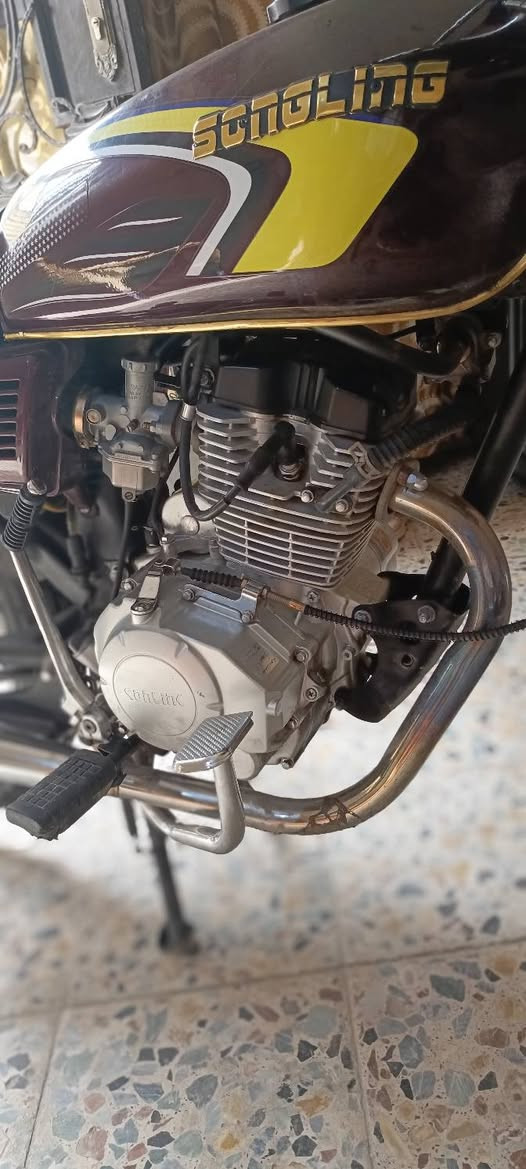 السلام عليكم ورحمه الله
دراجه سولنك للبيع دراجه خير من الله
 من المحل للبيت مكينه مكفوله 
تايرات نضيفه 
كهربائيات شغاله 
اوراق مكاتبه 
مكاني بغداد العبيدي قرب منطقه الشماعيه
سعر : 650وبيه مجال بسيط
تواصل :***********
