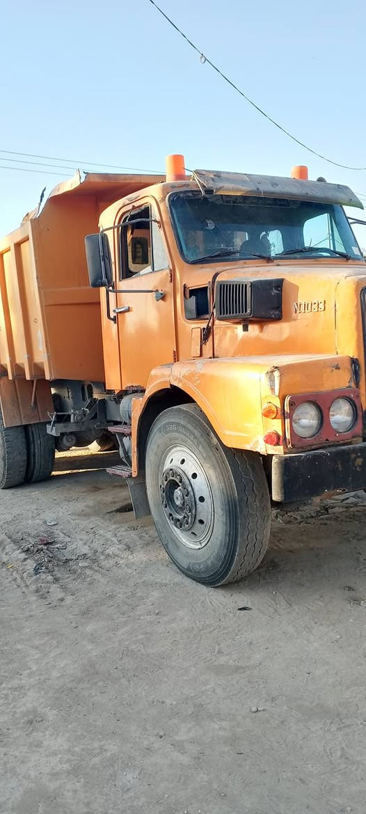 السلام عليكم فالفو 82 للبيع مكينة جي 10 لاتبخير ولاتنقيص مكفولة من كلشي رقم ذي قار جديد سيارة جاهزة للعمل العنوان ديوانية ‏‪***********‬‏
