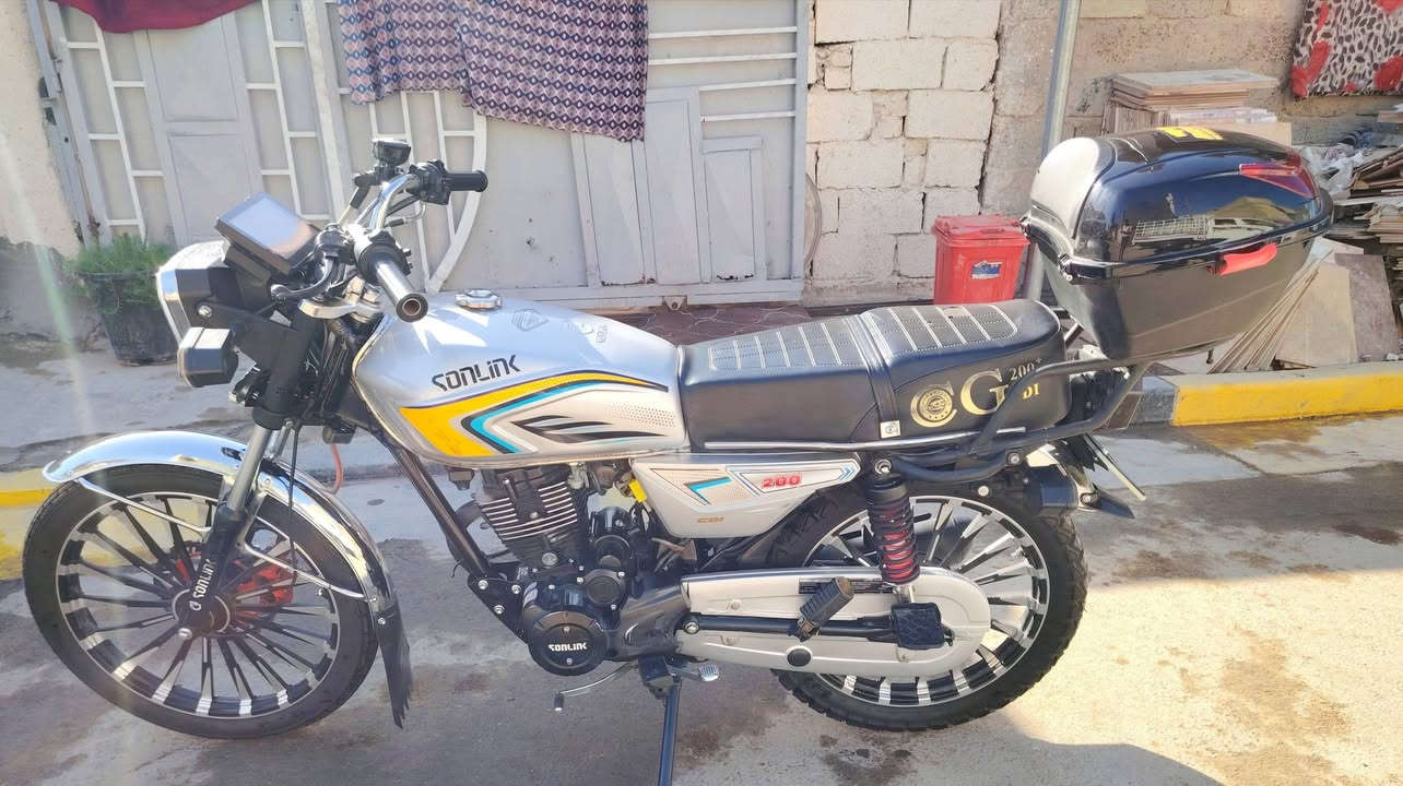 السلام عليكم دراجه سيفان للبيع موديل 25 محرك 200 دراجه جديده مكاني بغداد حي الجهاد رقم تلفوني***********
