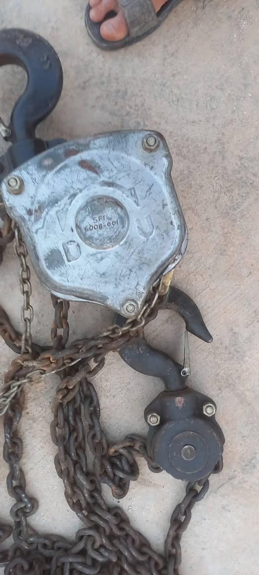 السلام عليكم للبيع بكرة رفع اسلنك 5طن سلسله طويله فولاذ G80جناكيل الرفع فولاذ ثقيل اوربيات صناعه ياباني نضيف اصلي نوعيه ثقيل العنوان النجف الاشرف ***********
