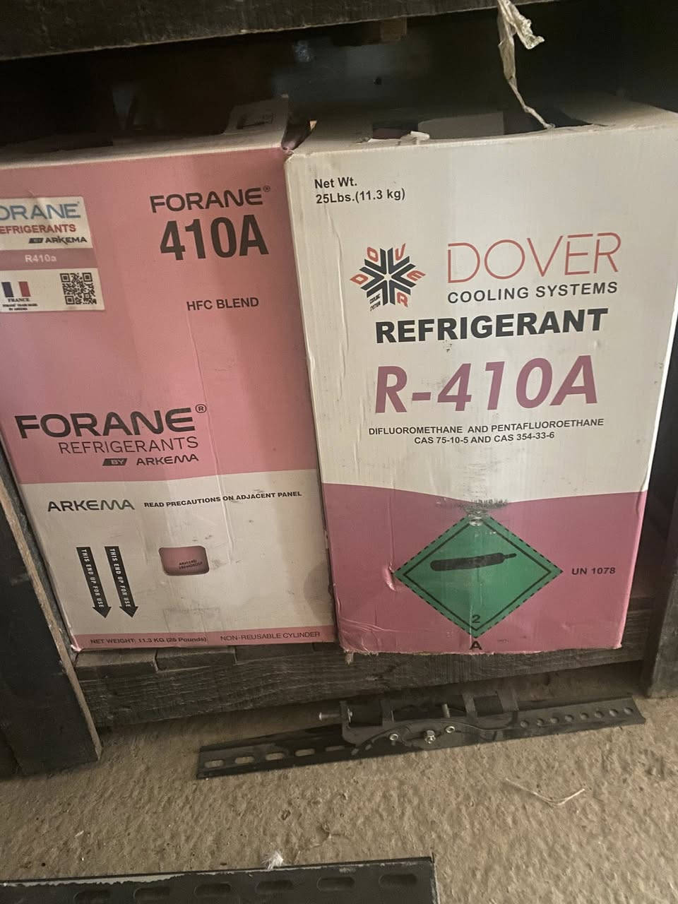 السلام عليكم من رخصة مدير الكروب 
عراض سبالت للبيع 
بوري استندر أبو 1طن عدد 2 السعر 100
راديتر 2طن ميديا عدد 1 السعر 160 
غاز الكبيره 11 كيلو العدد 2السعر 310
لاستفسار على الرقم ***********
