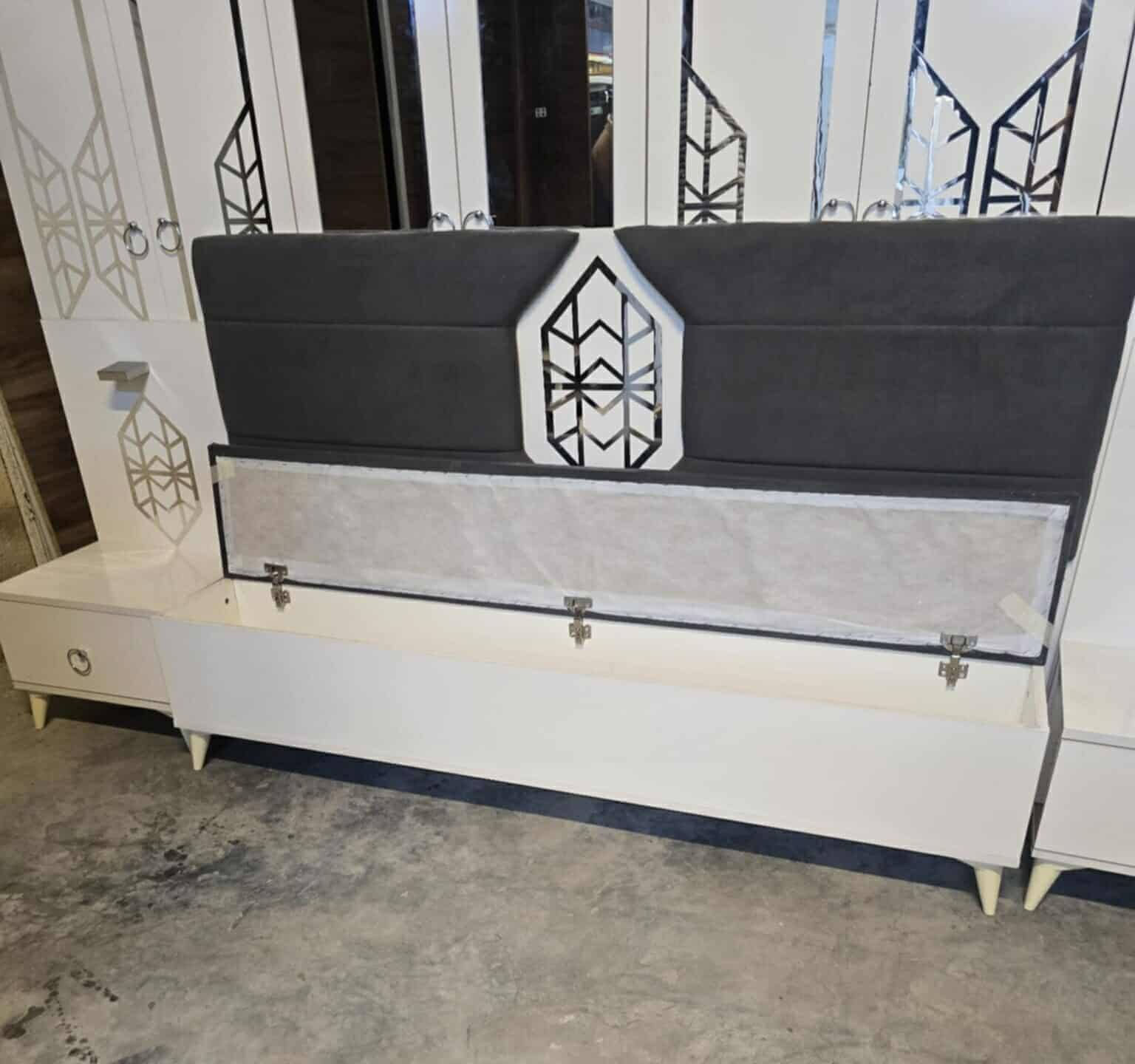 غرفة نوم مستعملة🇹🇷
موديل حديث 👌
 نضافة90 ٪💯
عدد القطع / 9 💥
سريره /مخزن 📥
شازلون /مخزن 📥
قماش /وتر بروف أصلي 💥
نضام / أبواب🚪
بيه كنتور طفل اضافي بابين 🍃
سعرها /850 قفل 💸
شد ونقل داخل بغداد مجاني🚛
يوجود توصيل محافضات 🚛


**إذا كنت صاحب هذا الإعلان وتريد حذفه لأي سبب، رجاءا أرسل رسالة إلى الدعم الفني**