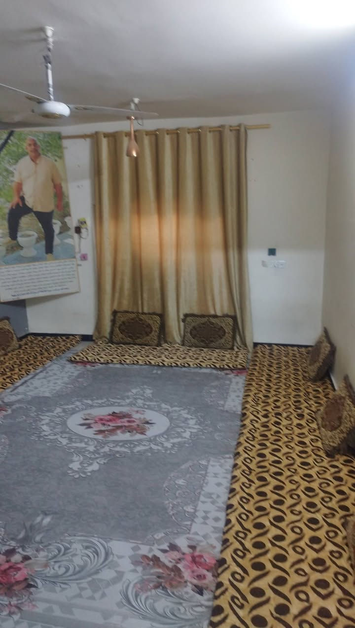 السعر 220  للشراي اني صاحب البيت العنوان
كربلاء حي القادسيه
المساحه 200 متر 
البيت بي 3  غرف وصاله ومطبخ واستقبال وصيحات 2 كافه الخدمات البيت عكاده
اخوان كافه الخدمات موجوده مدراس يمك ع شارع سيارت الولايه ع الشارع البيت سادس بين ع الشارع مدرس يمك مستشفى التركي تبعد عنك كيلو 
لاستفسار ***********
