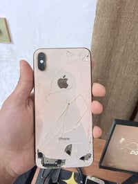 iPhone x s max الجهاز نضيف وحلو ذاكره لو 256 لو 512 ماعرف لان الجهاز ق...